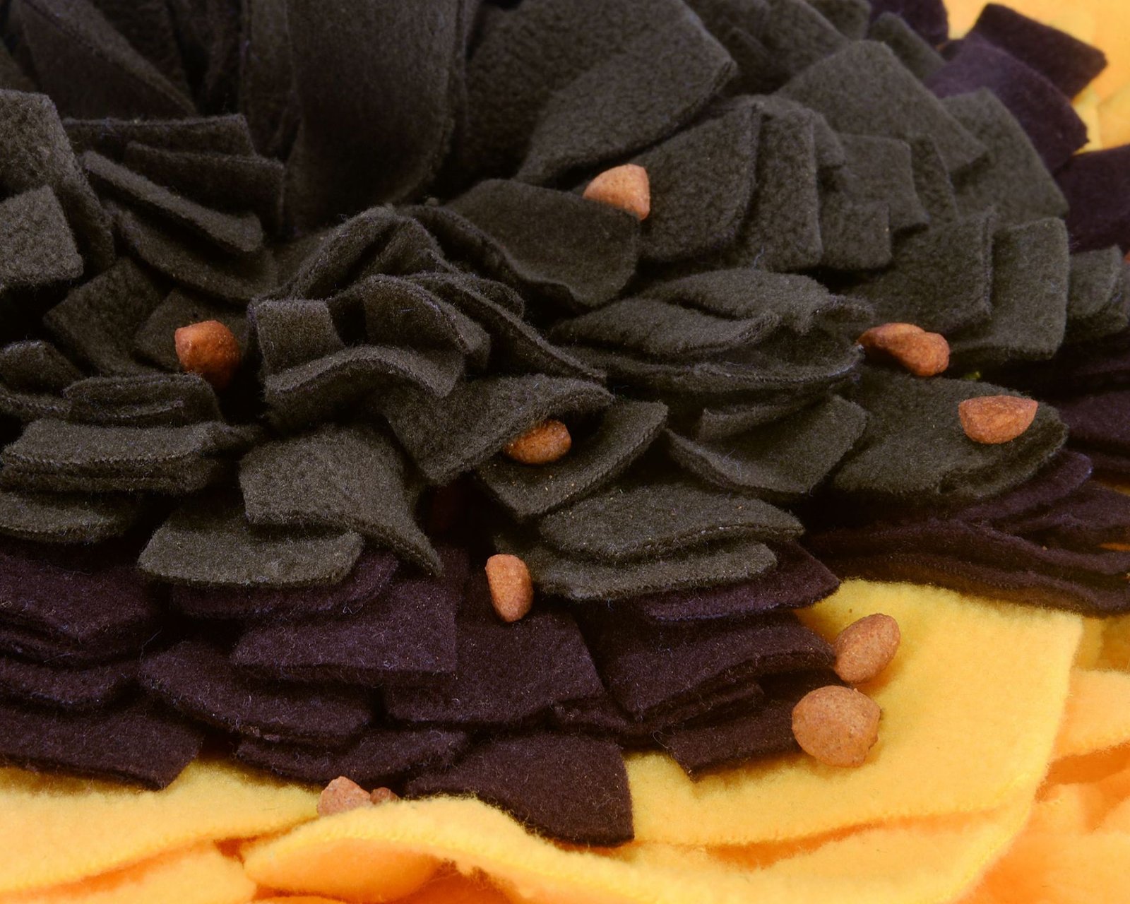 Sunflower Snuffle Mat – Slow Feeder for Dogs – view 2